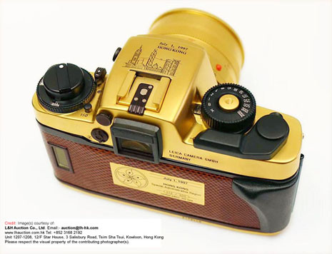 LEICA R6.2 Hong Kong's Re-Union with 
The People's Republic of China commemorative Gold Ediiton Set, 1997