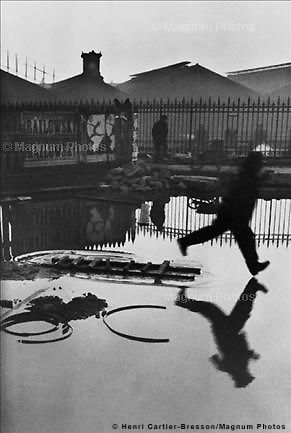 Signatured Photo of Decision moement, Henri Cartier-Bresson / Magnum Photo LINK to www.magnumphotos.com