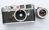 Top view of a  Leica M6 Chrome Colombo '92 Special 500th Anniversary Edition with lens attached