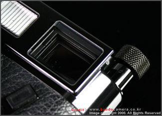 The 0.85X finder as used in LEICA M6 TTL 0.85x Black Paint DRAGON 2000 Special Edition rangefinder camera
