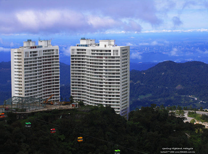 Cable cars up to Genting Highland resort