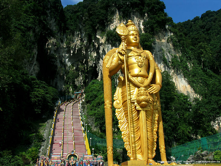 Hinduism Ritual and spritual Guard statues at Batu Caves, Kuala Lumpur / Selangor, Malaysia (43k) Loading ...