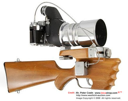 Full setup view from the side of  an old, highly collectible chrome Carl Zeiss Jena Olympia Sonnar 180mm f/2.8 with Rifle stock with Flektoskop W.91225, original Zeiss Ikon rifle stock 543/75 