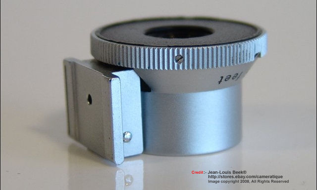 Vertical view of a Leitz / Leica Brightline Optical Finder 13.5cm / 135mm Telephoto lenses 