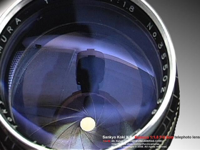 Beautiful lens coating / reflection of Sankyo Koki K..K. Komura 1:1.8 f=8.5cm (85mm f/1.8) Telephoto lens