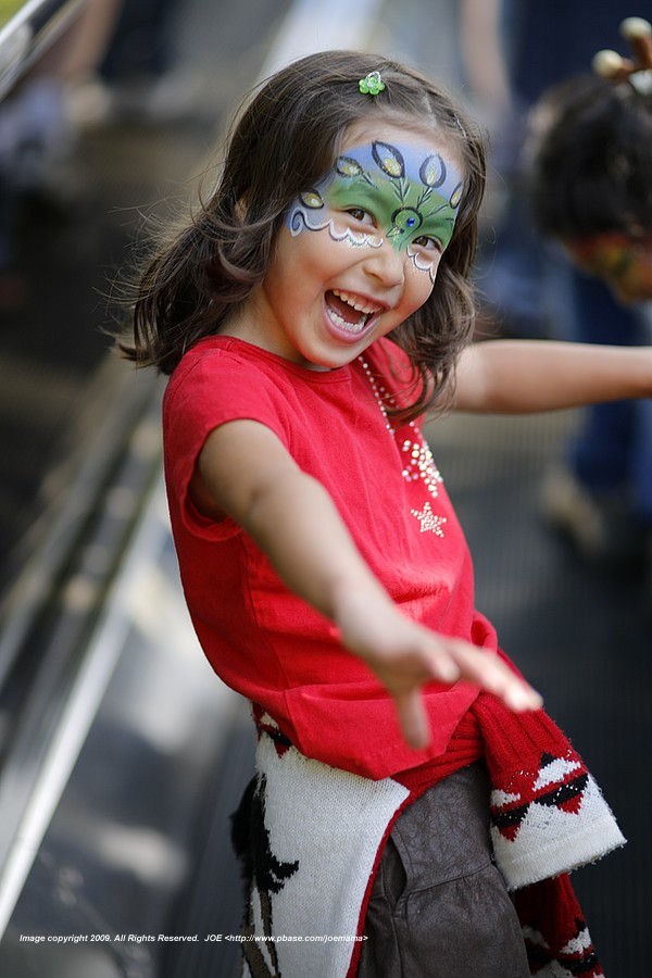 Kid with the masking -  by  Joe from www.josephjamesphotography.com  (93k Jpeg) Loading ...
