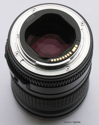 lens mount at the rear section of Canon 135mm f/2.0L telephoto