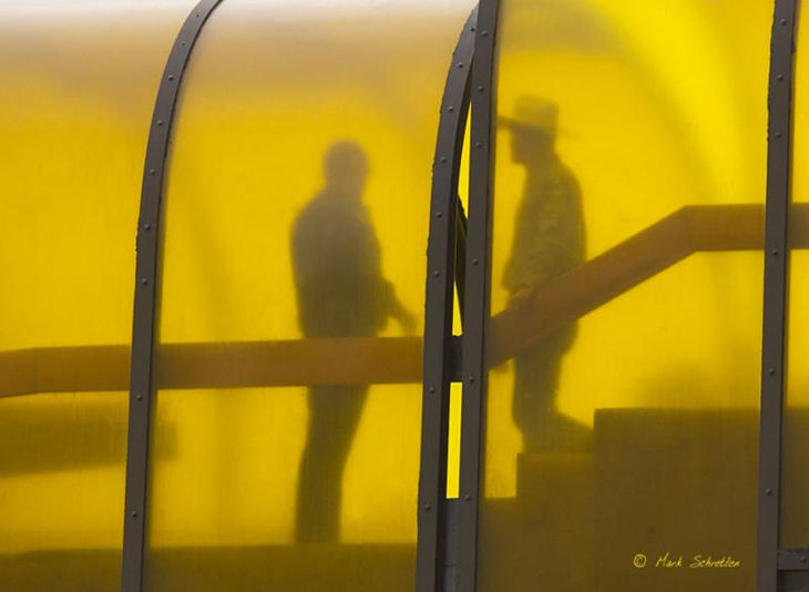 Meeting an old friend inside the pedestrian  tunnel by Mark_Schretlen (68k Jpeg) Loading ...
