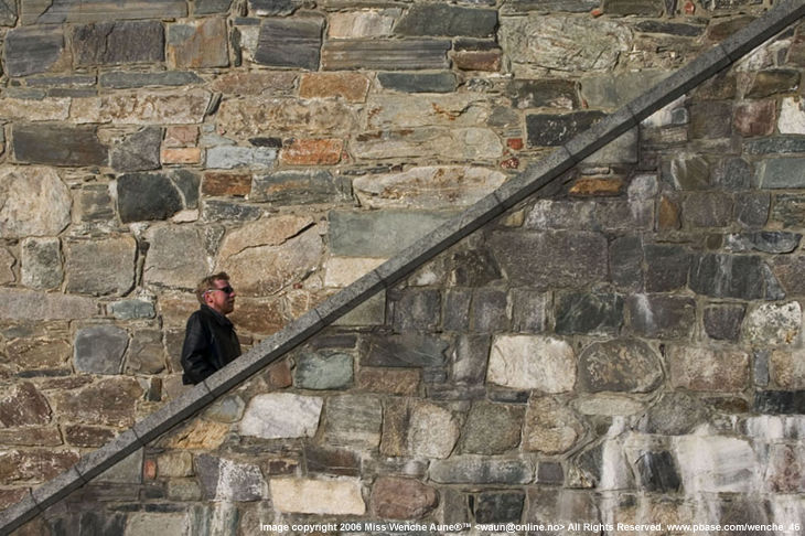 The WALL.. by Wenche Aune  (78K Jpeg) Loading ...