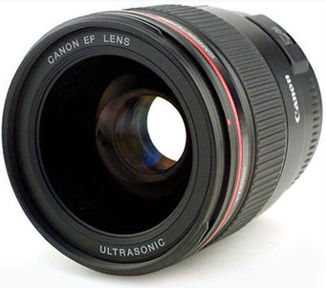 Canon EF 35mm f/1.4L Wideangle by shutterblade