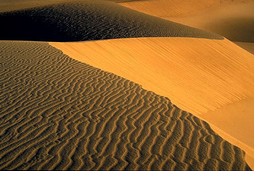 Death_Valley_Dunes.JPG (68k) Loading ....