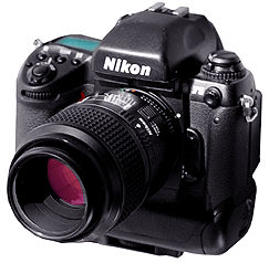F5 AF 105mm.jpg (15k)