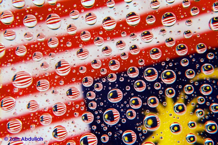 Jalur Gemilang in Water Drops